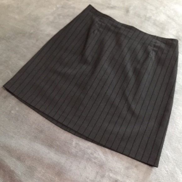 Dresses & Skirts - Versatile Black Skirt Striped Size 5/6